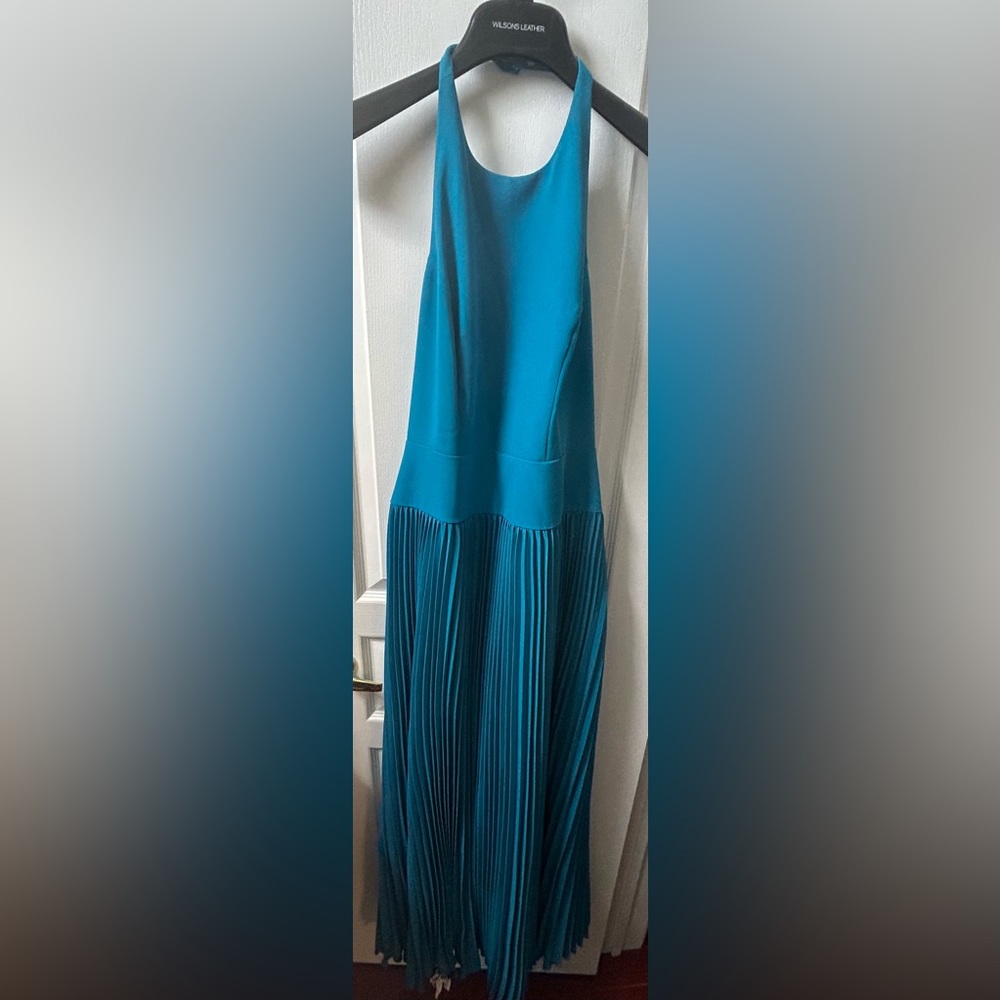 Formal dress - Picture 4 of 9